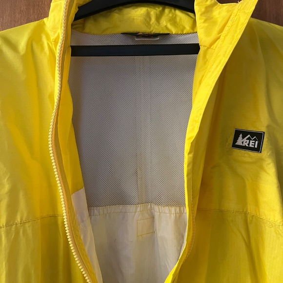 REI bright yellow raincoat (no hood, long in back for rear-end coverage) pockets - Picture 3 of 13